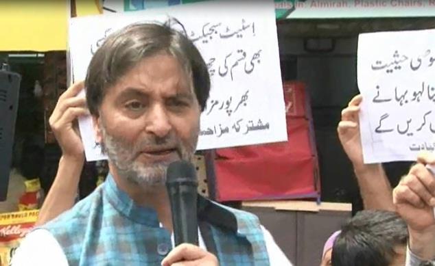 On JRL’s call, Malik leads protest against abrogation of Article 35-A